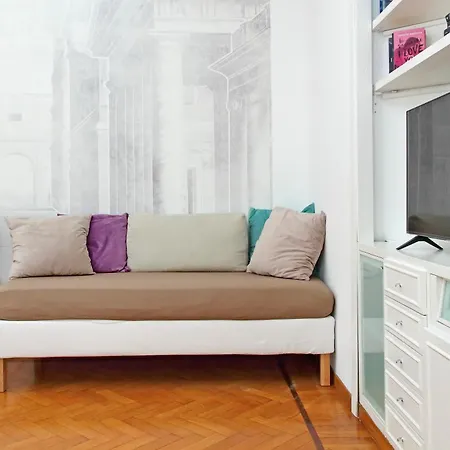 Charme E Style: Splendid With 2 Bedrooms Rome