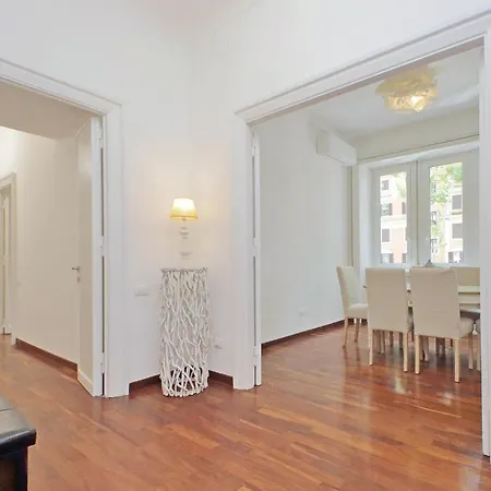 Charme E Style: Splendid With 2 Bedrooms Apartment Rome