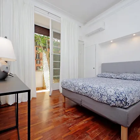 Charme E Style: Splendid With 2 Bedrooms * Rome